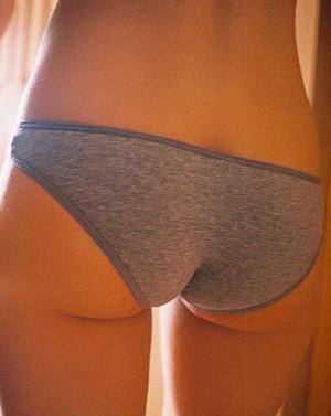 Janelle, 20 from New York | Older Men and Younger Women Dating