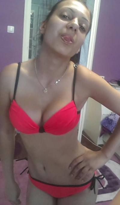 Rochelle, 22 from Missouri | Older Men and Younger Women Dating