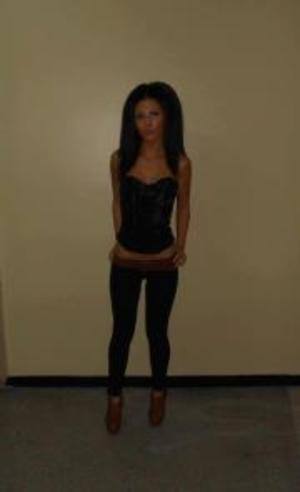 Meet Corrine (18) from New York | Explicit Casual Dating
