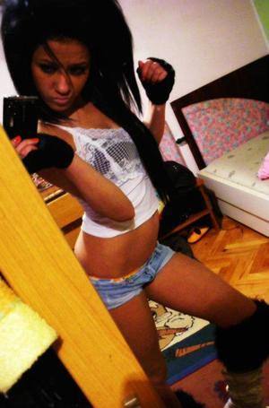 Meet Hazel (18) from Alabama | Explicit Casual Dating