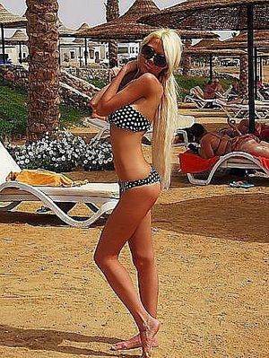 Photo of Emely (27) from New York dating profile