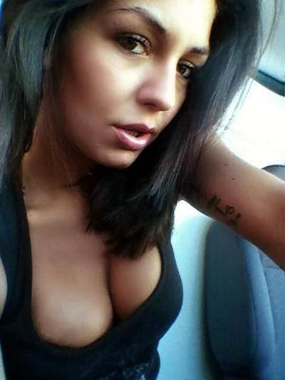 Meet Julia (24) from Missouri | Explicit Casual Dating