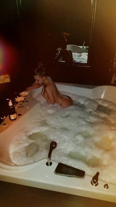 Connect with Tracy (19) | Illinois Adult Fun