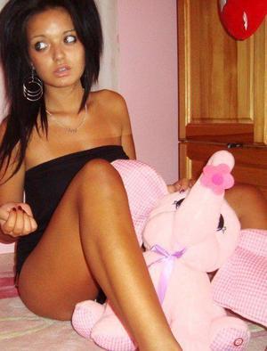 Ella from Cuyamungue, New Mexico is looking for adult webcam chat