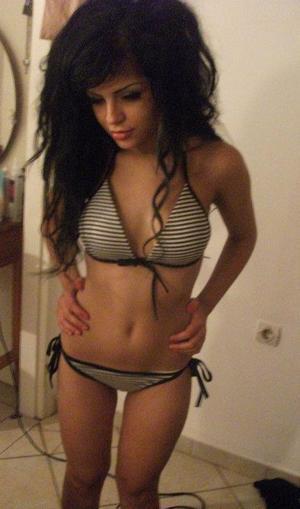 Voncile from New York is looking for adult webcam chat