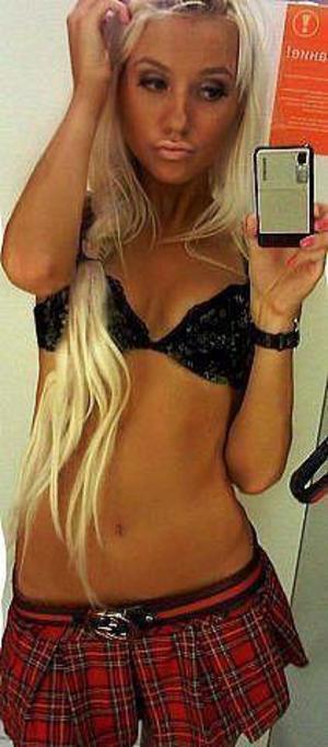 Eliana from Topeka, Indiana is looking for adult webcam chat