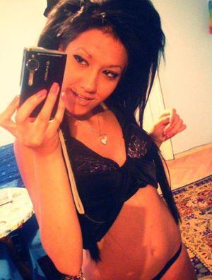 Jazmyne from Michigan is interested in nsa sex with a nice, young man