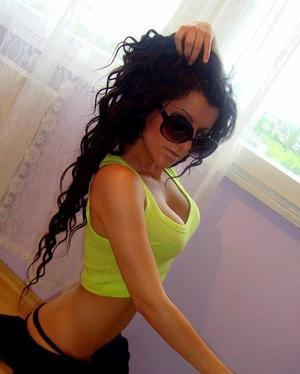 Meet local singles like Adrienne from Michigan who want to fuck tonight