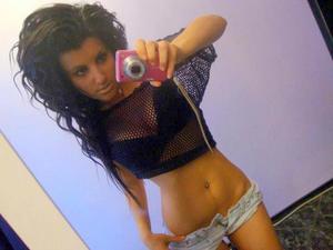 Dusti from Gallatin, Tennessee is looking for adult webcam chat