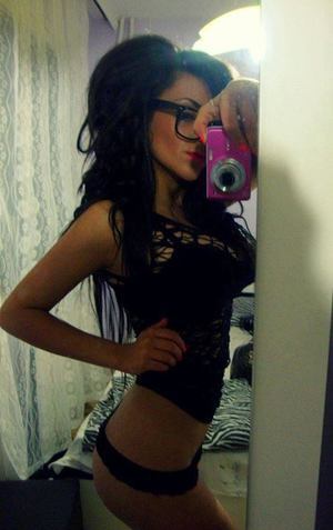 Elisa from Elk Plain, Washington is looking for adult webcam chat