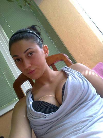 Lucrecia from Santa Venetia, California is interested in nsa sex with a nice, young man