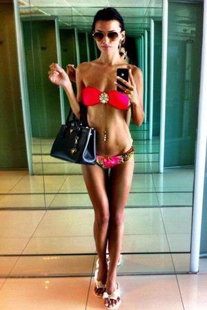 Escorts like Trista are down to fuck you now!