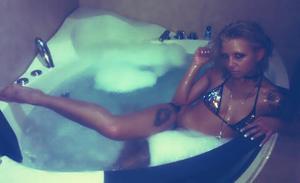 Lara from New York is looking for adult webcam chat