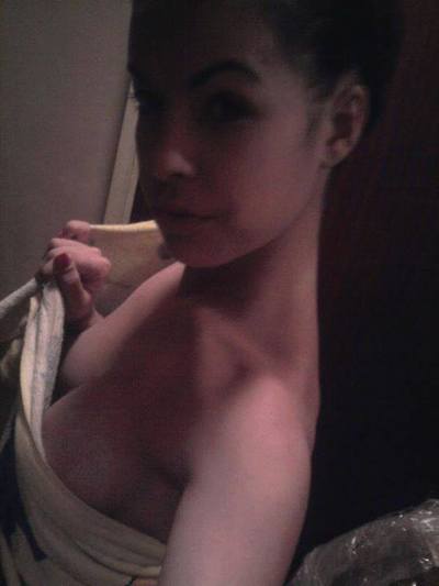 Drema from Hampton Beach, New Hampshire is looking for adult webcam chat