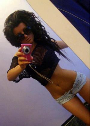 Looking for local cheaters? Take Robyn from Virginia home with you
