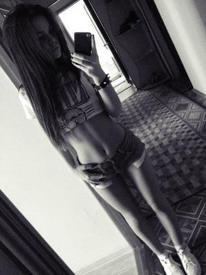 Carole from Prudence Island, Rhode Island is looking for adult webcam chat