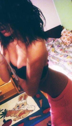Jacklyn from Erie, Kansas is looking for adult webcam chat