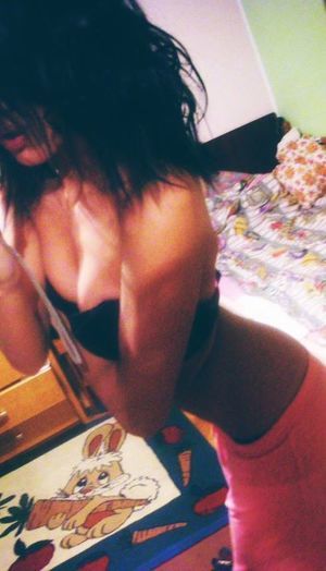 Jacklyn from Beeler, Kansas is looking for adult webcam chat