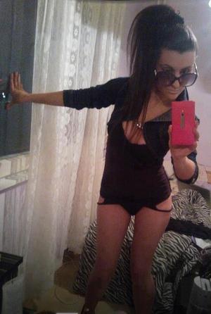 Jeanelle from Wyoming, Delaware is looking for adult webcam chat