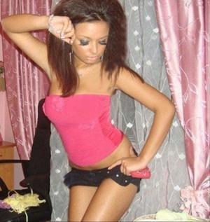 Rosalinda from Maili, Hawaii is looking for adult webcam chat