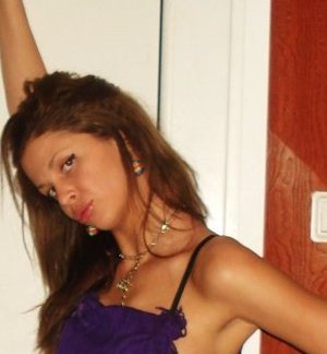 Looking for girls down to fuck? Gloria from Colorado is your girl