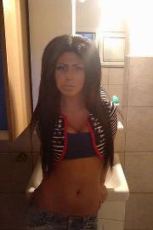 Escorts like Shayna are down to fuck you now!