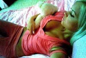 Shenna from Honolulu, Hawaii is looking for adult webcam chat