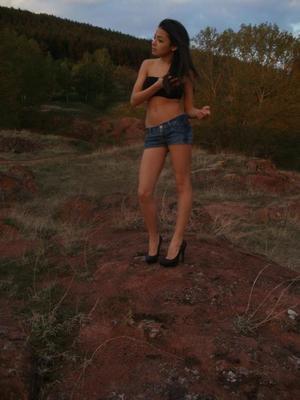 Lilliam from Harrisburg, Oregon is looking for adult webcam chat