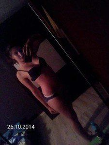 27-Year-Old California Girl Dorothy Craves Mature Attention